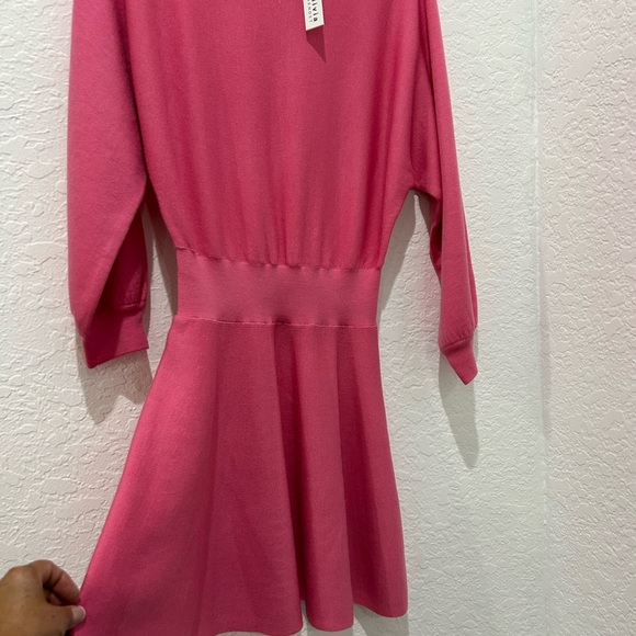 ⭐️PRICE⬇️ 
 • Alice + Olivia • Knit Sweater Dress • Pink • size M • - Picture 2 of 6